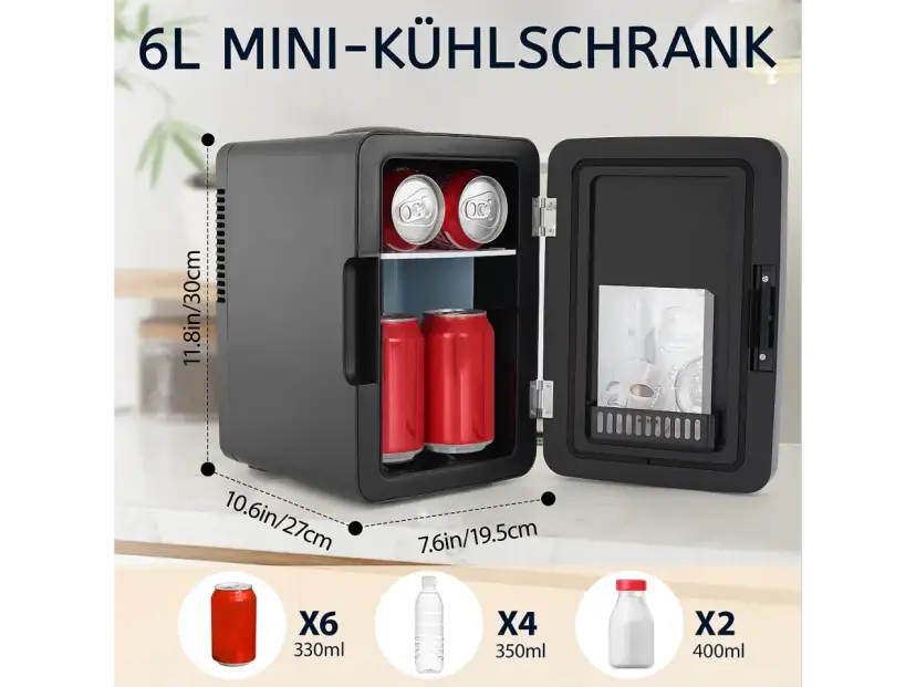 Czarna, otwarta mini lodówka z napojami w puszkach i butelkach, z wymiarami.