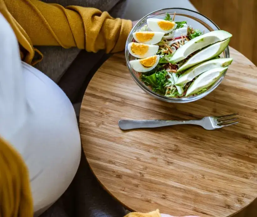 Obiad w ciąży: Co jeść, czego unikać? Bezpieczne menu dla przyszłej mamy