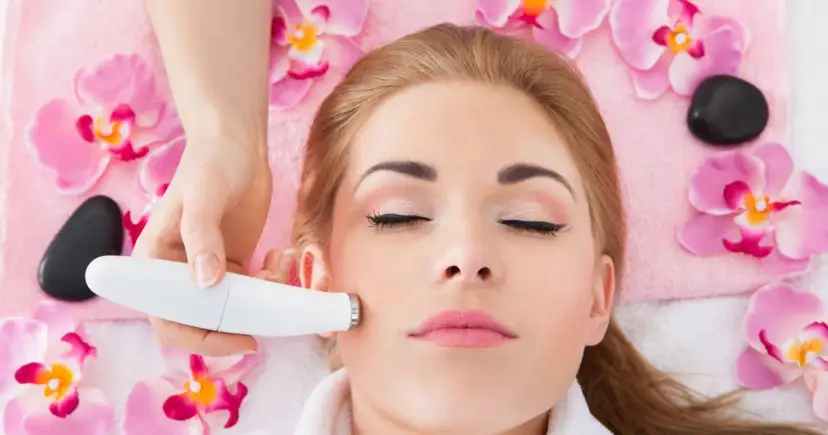 Mikrodermabrazja diamentowa: co to? Gładka skóra w zasięgu ręki!