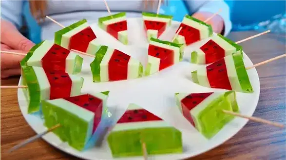 Jak zrobić kolorową galaretkę – prosty przepis na efektowny deser