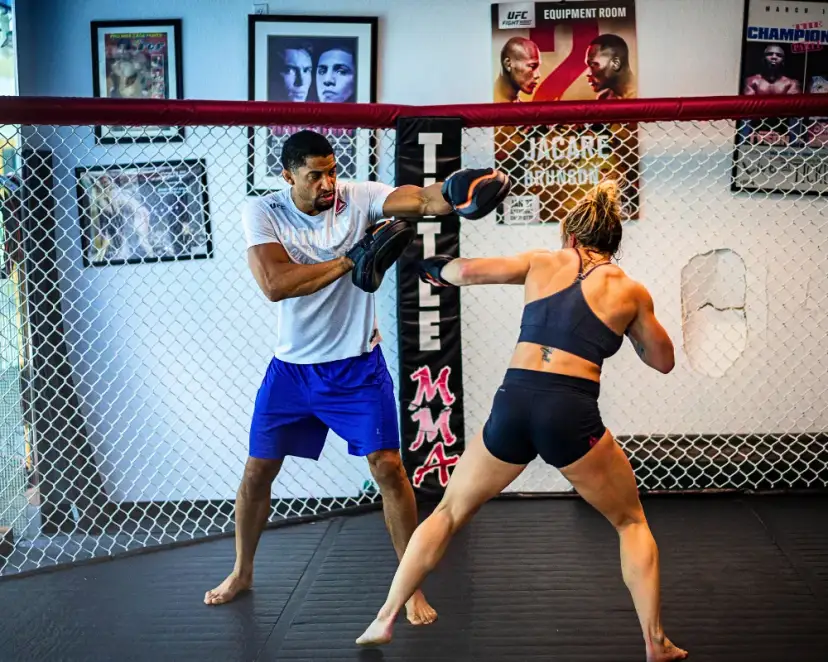 Na czym polega MMA? Poznaj zasady i techniki mieszanych sztuk walki