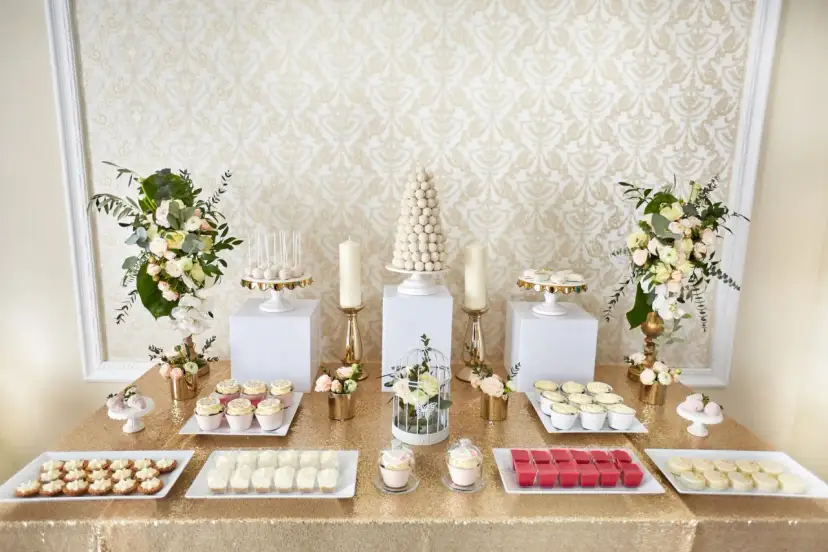 Ile kosztuje słodki stół na wesele? Poznaj ceny i pakiety!