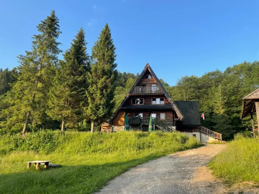 Bacówka pod Honem: Wszystko, co musisz wiedzieć o perle Bieszczadów