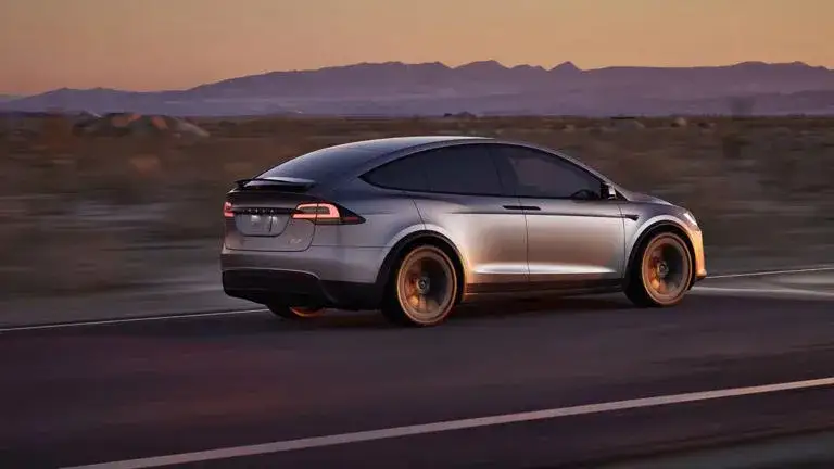 Ile kosztują akcje Tesli? Zobacz najnowsze ceny i trendy rynku