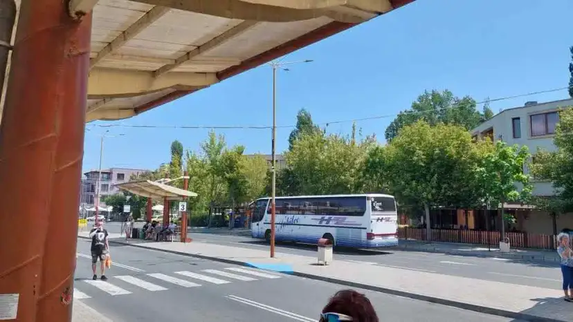 Ile się jedzie autokarem do Złotych Piasków? Sprawdź czas podróży