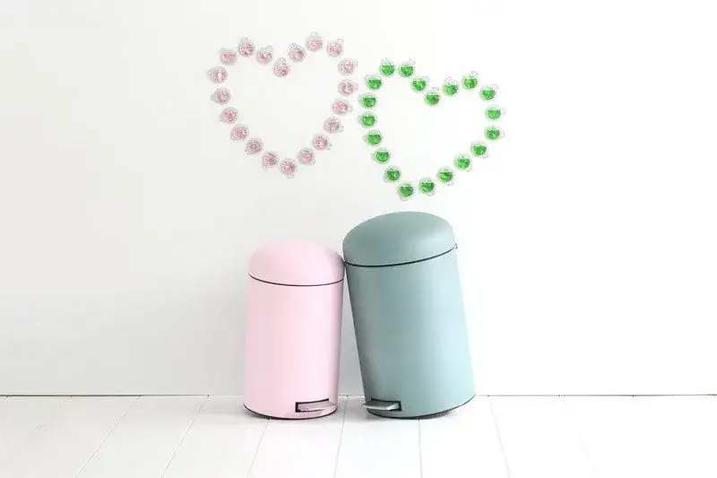 Jaki kosz na śmieci wybrać, aby uniknąć bałaganu i zapachów?