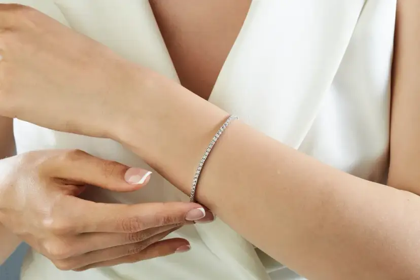Jak wyczyścić srebrną bransoletkę i przywrócić jej blask bez ryzyka