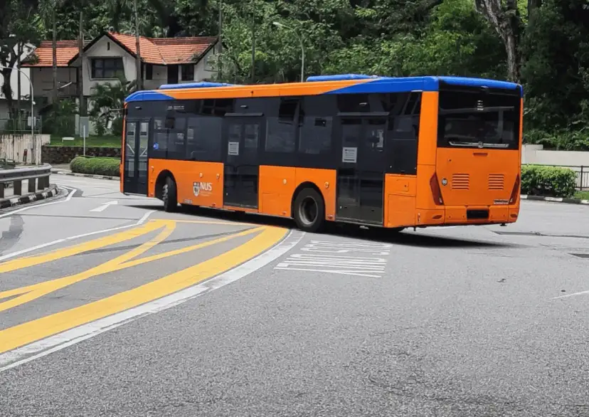 Ile pali autokar na 100 km? Zaskakujące dane i oszczędności