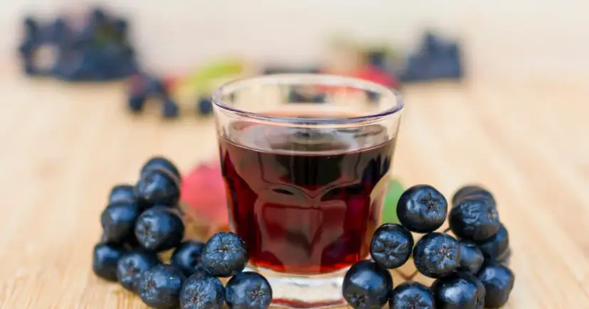 Sok z aronii na co pomaga: odkryj jego niezwykłe korzyści zdrowotne
