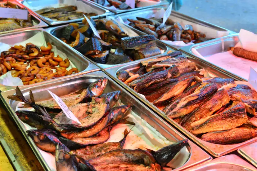 Jastrzębia Góra: Gdzie zjeść? Od świeżej ryby po rodzinny obiad