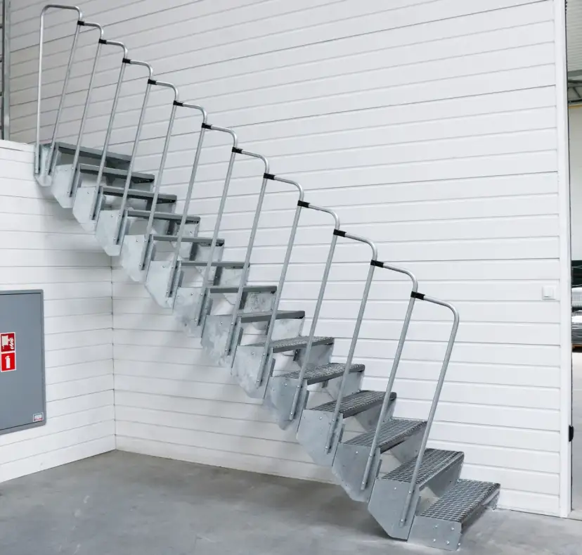 Ile kosztują schody na konstrukcji stalowej? Sprawdź, co wpływa na cenę