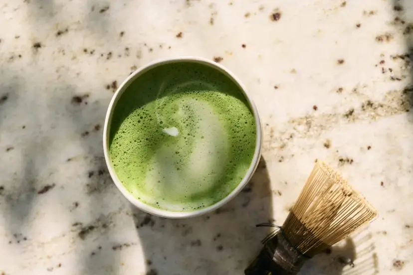 Matcha Latte: Smak, zdrowie i przepis. Czy zastąpi kawę?