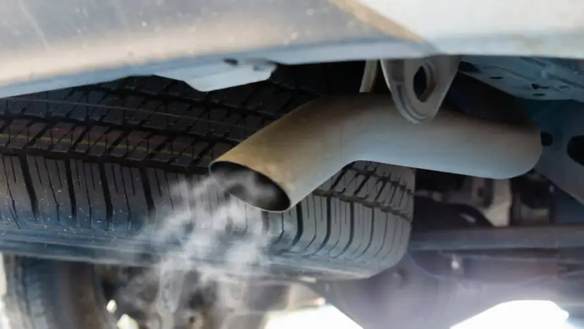 Dlaczego diesel kopci na biało? Poznaj przyczyny i rozwiązania