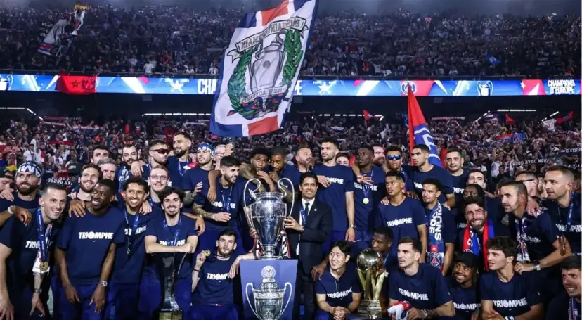 Drużyna świętuje z pucharem Ligi Mistrzów. Czy to oni wygrali ostatnią Ligę Mistrzów?