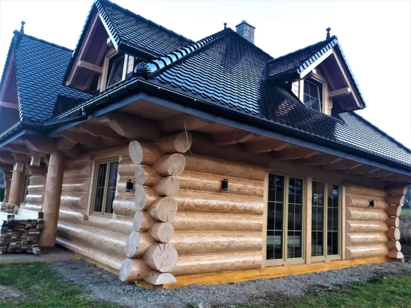 Dom z bali czy murowany koszty - co wybrać, aby zaoszczędzić?