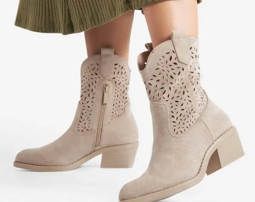 Kowbojki jeździeckie – dlaczego warto je mieć i na co zwrócić uwagę