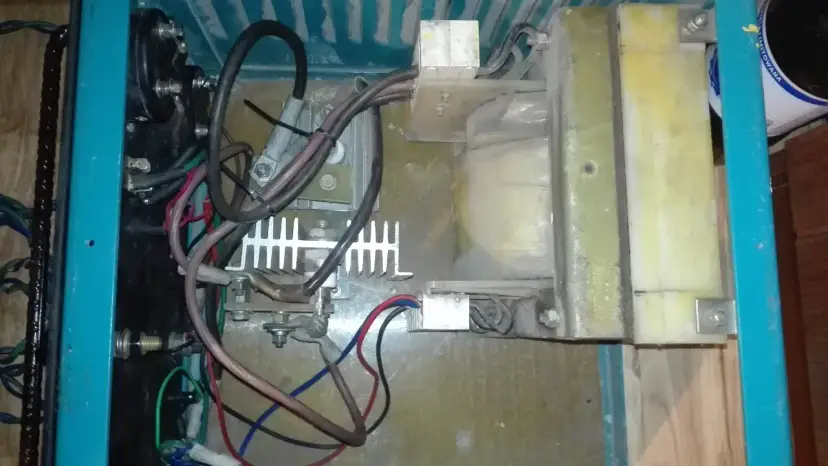 Jak zrobić prostownik rozruchowy ze spawarki - prosta budowa i porady