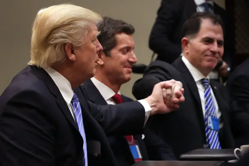 Uścisk dłoni w pracy: Kto pierwszy? Szef, pracownik, czy klient?