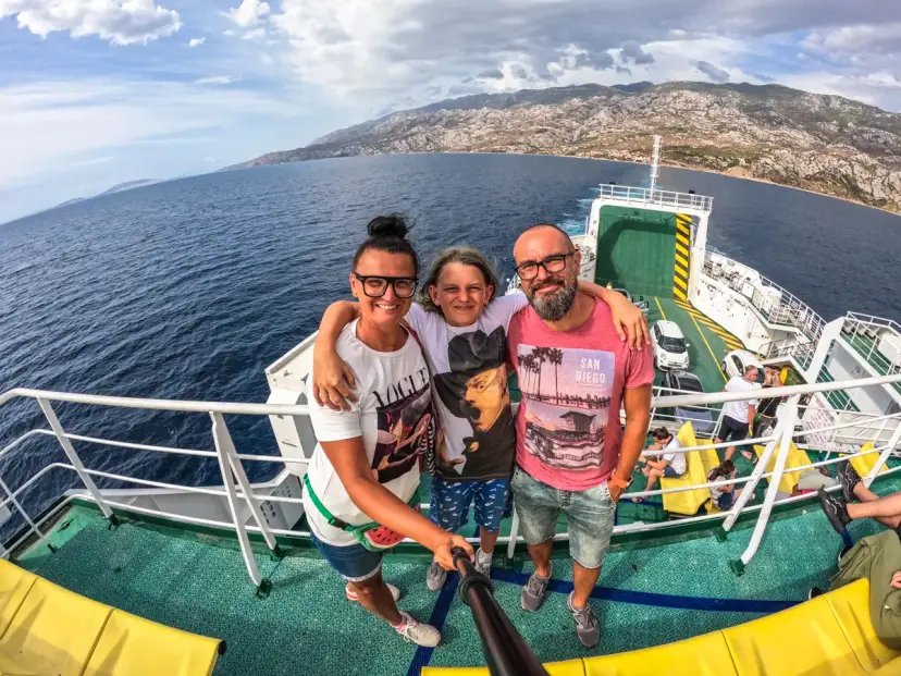 Cres z Polski: Jak dojechać? Promem, autem, samolotem co wybrać?