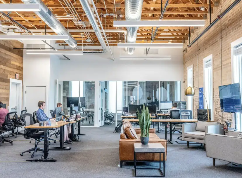 Ściany akustyczne w biurze – jak poprawić komfort pracy bez kosztownej przebudowy?