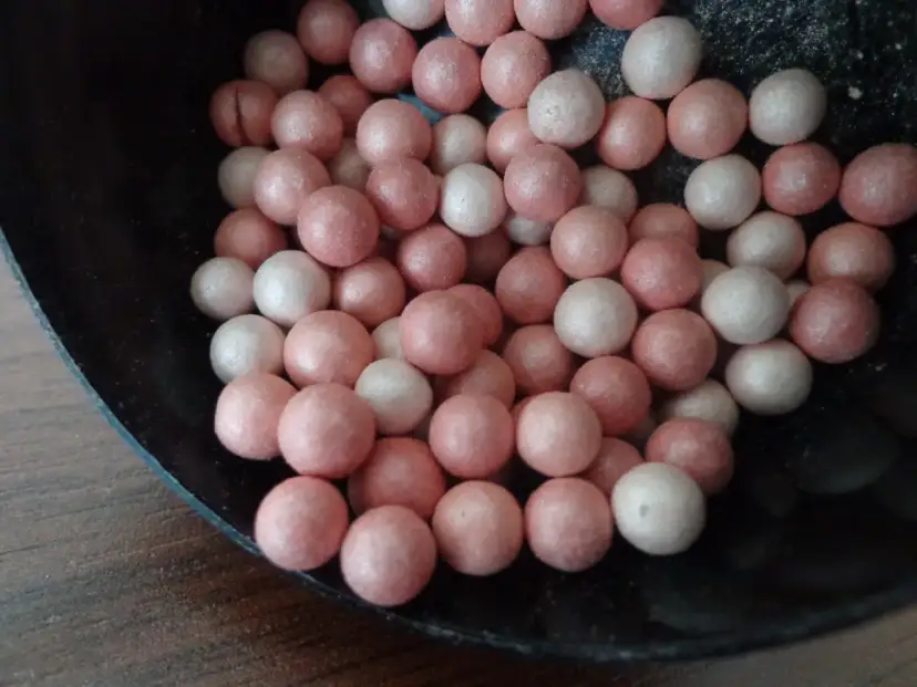 Perełki rozświetlające Avon: Czy to idealny rozświetlacz dla Ciebie?