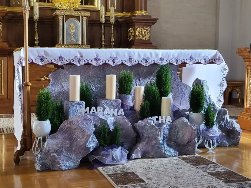 Jak udekorować kościół na Adwent? Praktyczny przewodnik