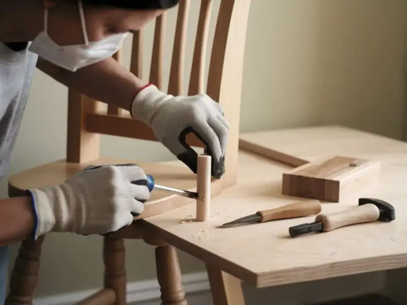 Jak wyciągnąć kołek drewniany z mebli bez uszkodzeń i frustracji