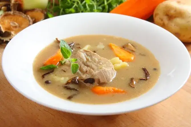 Zupa na żeberkach surowych: Przepisy, wywar i triki mistrza kuchni