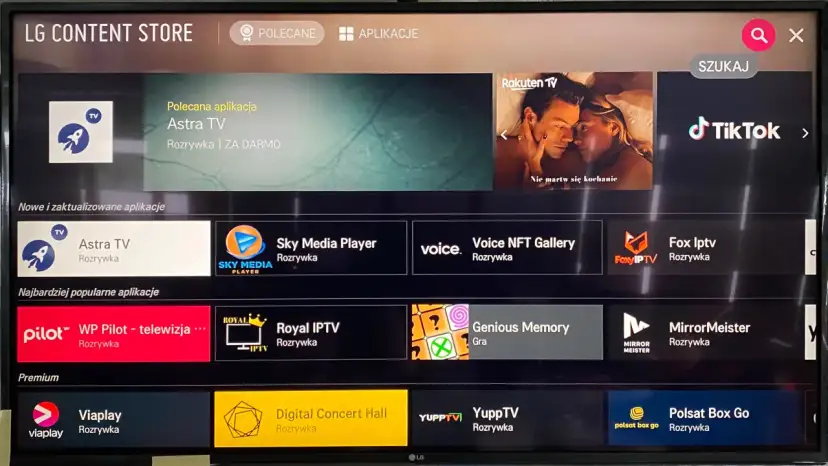 Ekran LG Content Store. Widoczne są aplikacje takie jak Astra TV, Sky Media Player, Voice NFT Gallery, Fox Iptv, WP Pilot, Royal IPTV, Genious Memory, MirrorMeister, ViaPlay, Digital Concert Hall, YuppTV, Polsat Box Go. Możesz tu łatwo dowiedzieć się, ...