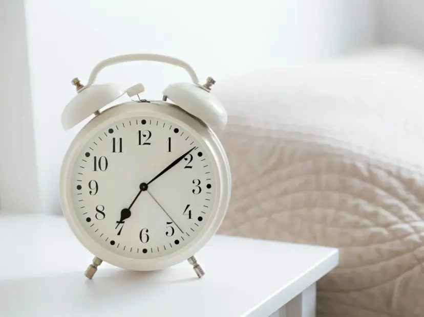 Idealny budzik do sypialni? Wybierz model dla lepszych poranków