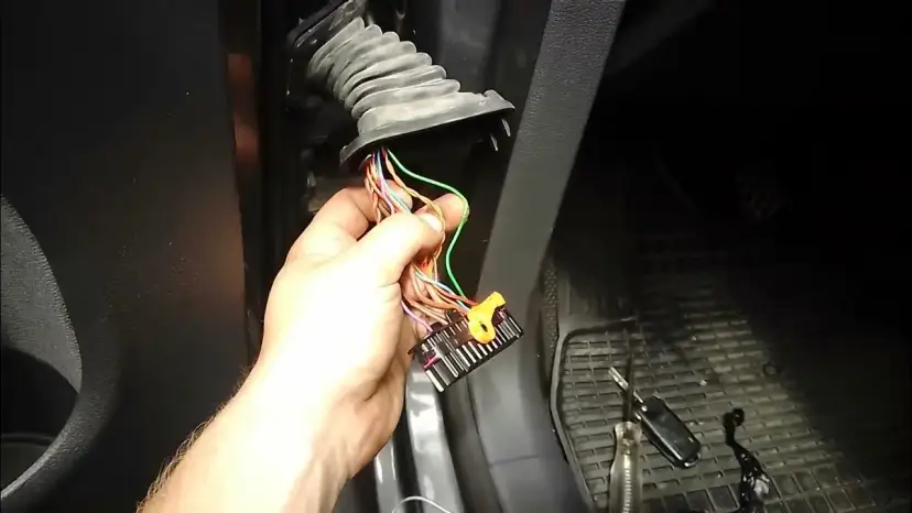 Gdzie jest sterownik centralnego zamka Ford Galaxy? Lokalizacja i objawy