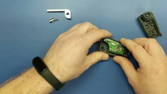 Jak rozebrać kluczyk opel astra j - uniknij problemów z naprawą