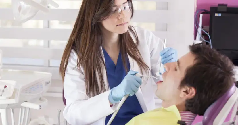 Co można zrobić u dentysty na nfz? Sprawdź darmowe zabiegi i nowości