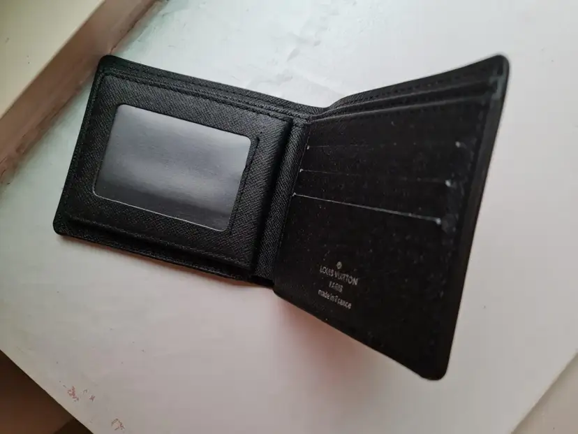 Jak rozpoznać oryginalny portfel Louis Vuitton i uniknąć podróbek