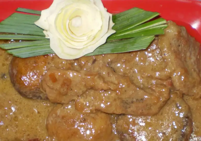 Jak przygotować wieprzowinę w sosie grzybowym, która zachwyci smakami