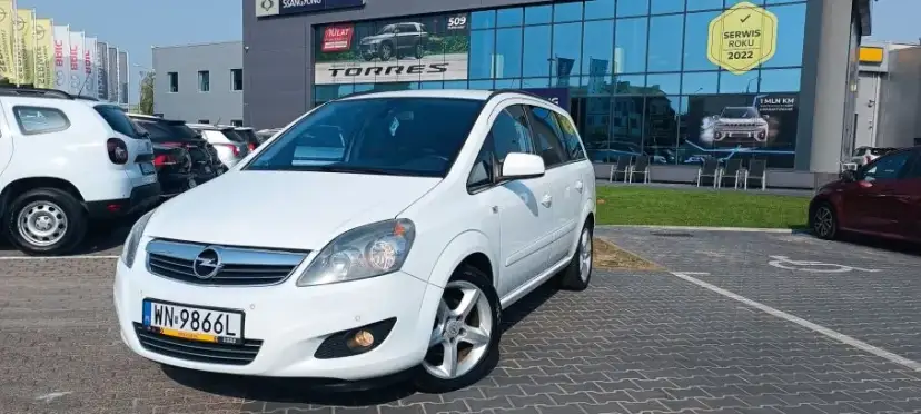 Pojemność baku Opel Zafira B – co musisz wiedzieć o paliwie?