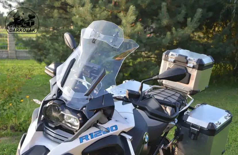 Jak ustawić deflektor motocyklowy? Komfort jazdy bez turbulencji