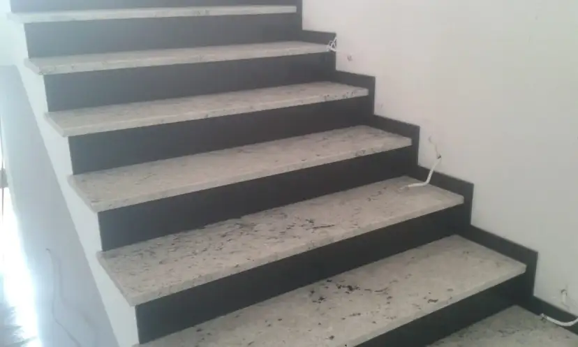 Jaki kolor schodów zewnętrznych wybrać, by uniknąć błędów?