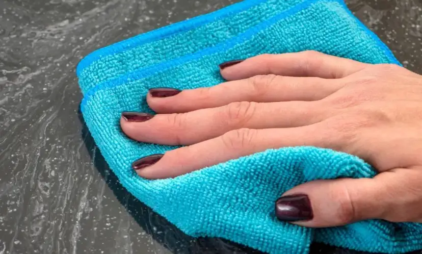 Jak zabezpieczyć blat kuchenny przed wodą i uniknąć jego zniszczenia