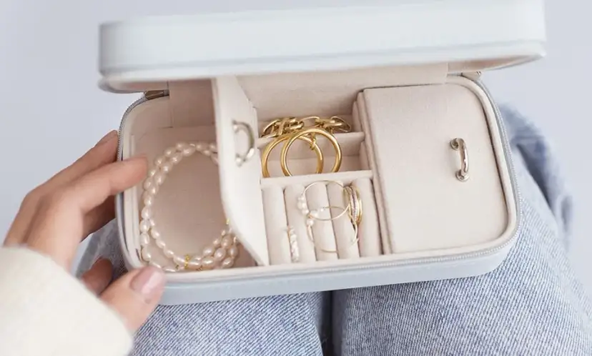 Jak przechowywać biżuterię, aby uniknąć uszkodzeń i zachować blask