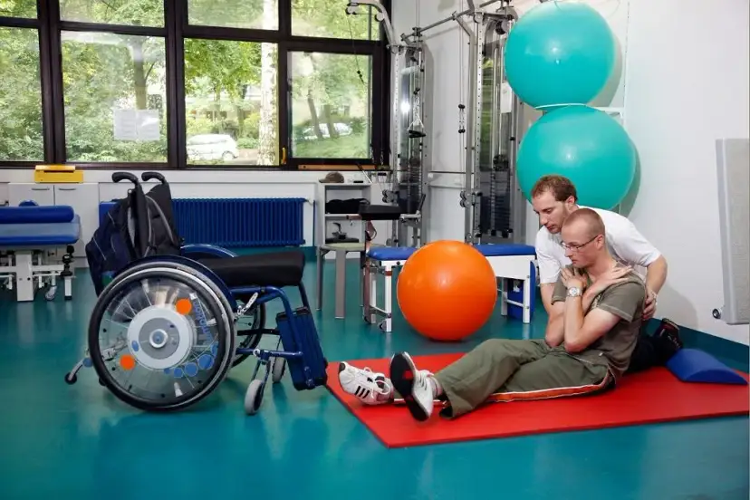 Jak rehabilitacja po udarze może przywrócić sprawność i niezależność