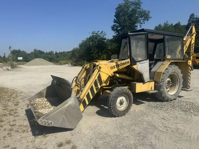 Koparko ładowarka Ostrówek KTO 162 - niezawodność i wydajność w budownictwie