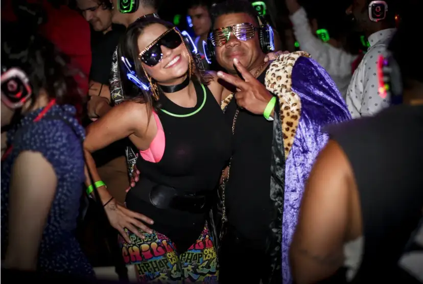 Impreza lata 90: Dekoracje DIY i kultowe akcenty. Jak to zrobić?