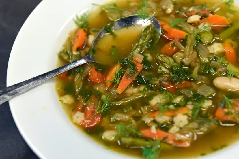 Minestra di Verdure: Ricetta Facile, Benefici e Segreti per un Gusto Perfetto