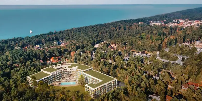 Międzyzdroje czy Kołobrzeg? Który kurort wybrać na Twoje wakacje?