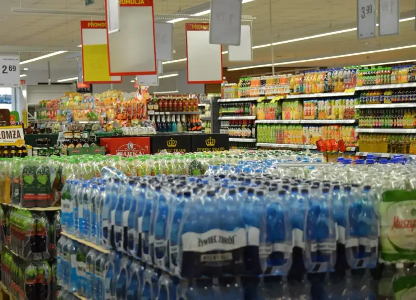 Znane marki napojów: odkryj, które są najpopularniejsze w Polsce