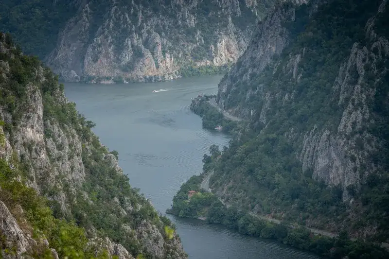 Rumunia: Co zwiedzić? Przewodnik po zamkach, drogach i naturze