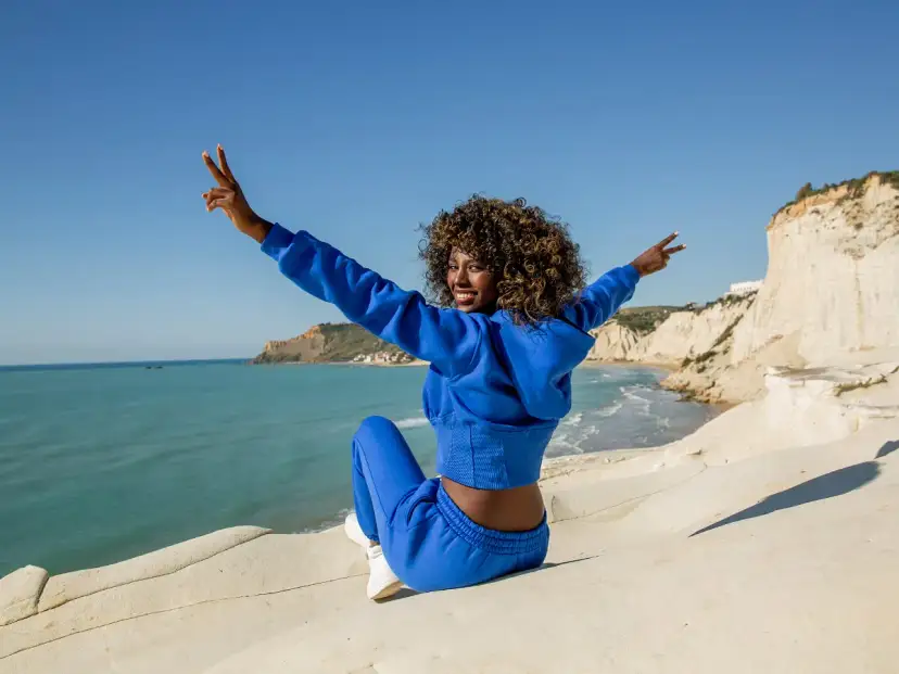 Bluzę czy bluze? Odkryj, która forma jest poprawna w polskim