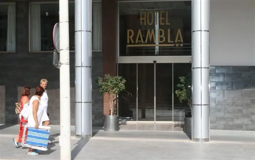 Encuentra tu hotel ideal en la Rambla de Benidorm: Guía experta