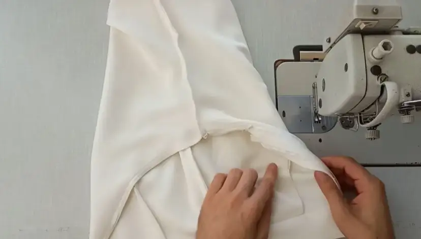 Spodnie marszczą się w kroku? Zwęż je sam! Poradnik krok po kroku